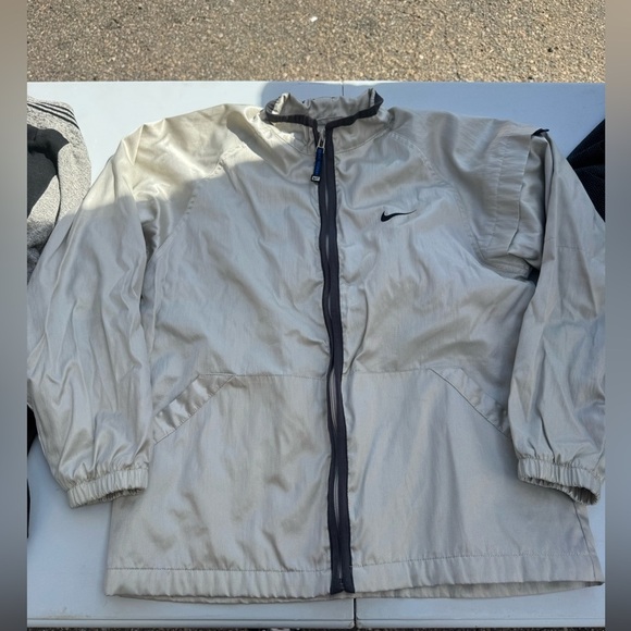 Nike Men's Silver Windbreaker Jacket - Picture 1 of 3